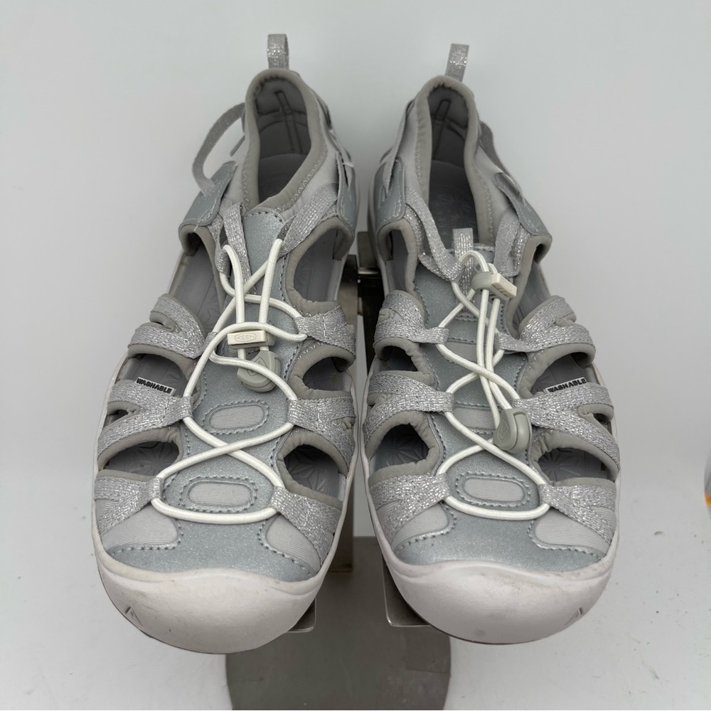 KEEN Youth Moxie Sandal size 6 NEW